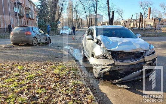У Кривому Розі дорогу не поділили дві іномарки, від удару одну з них відкинуло на узбіччя
