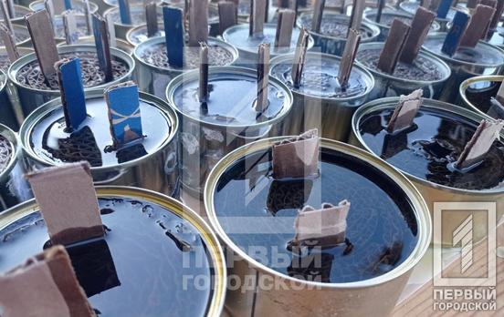 Волонтери з Кривого Рогу за кілька днів виготовили більше тисячі окопних свічок для військових