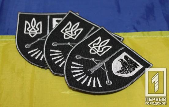Історія та символізм: талановитий дизайнер із Кривого Рогу розробив нашивку для кулеметників-холодноярців