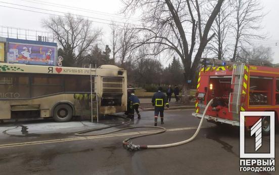 У Кривому Розі під час руху загорівся автобус