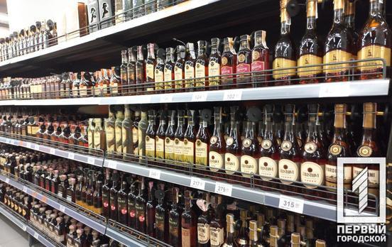 Тільки карткою: в Україні планують перевести оплату за алкоголь, тютюнові вироби й пальне в безготівковий формат