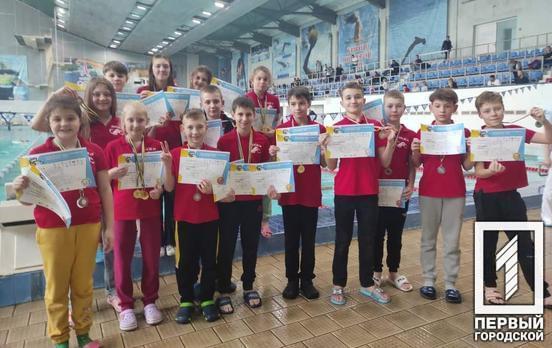 77 медалей привезли криворізькі плавці зі змагань у Кам’янському