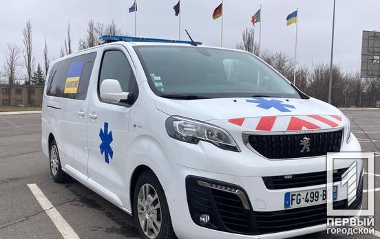 2 000 кілометрів із Франції до Кривого Рогу: волонтерам передали нову автівку, яка обладнана сучасними приладами для евакуації людей зі звільнених та прифронтових територій