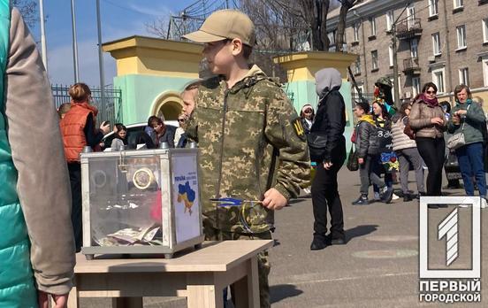 «Моє серце там, де Україна»: Інгулецький район Кривого Рогу продовжує ярмаркувати, щоб допомогти ЗСУ