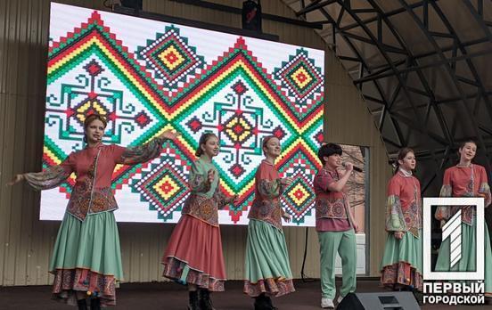 Запальна музика, цікаві косплеї, масштабний аукціон та незламна Люся Кава: у Саксаганському районі Кривого Рогу пройшов фестиваль «Незламна весна-2023»