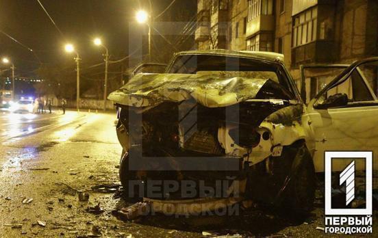 Після лобового зіткнення двох легковиків у Кривому Розі один із них загорівся, постраждали жінка та дитина