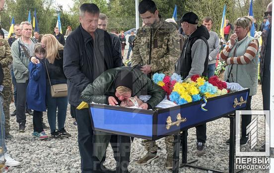 Пішов захищати від окупантів майбутнє доньки та загинув на Донеччині: Кривий Ріг провів в останню путь розвідника Кирила Сувалова