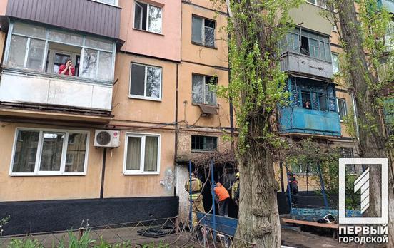 У Кривому Розі вогнеборці врятували двох людей із палаючої п’ятиповерхівки