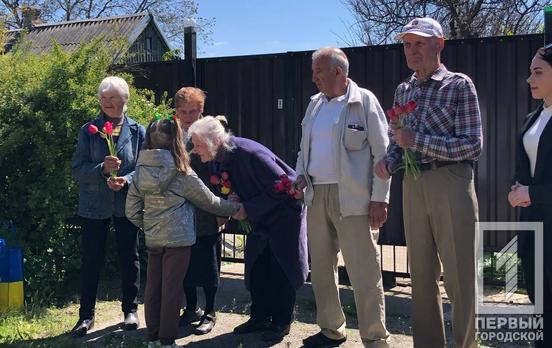 У Кривому Розі провели акцію «Ветеранське подвір’я»: учні гімназії №40 допомогли по господарству дітям Другої світової війни