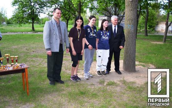 У міських змаганнях зі спортивного пішохідного туризму перемогли команди учнівської молоді Інгулецького району