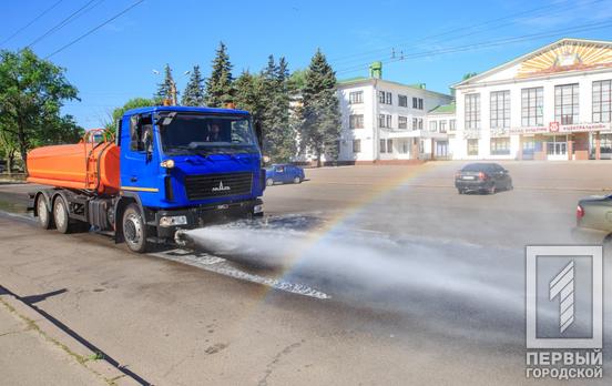 Поливальні машини криворізьких підприємств Метінвесту вийшли на міські дороги