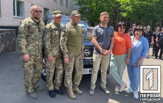 У Кривому Розі передали військовим автівку, кошти на яку зібрали на «Козацькій толоці»