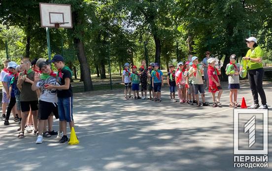Йога, руханка, естафети та майстер-класи: малеча Кривого Рогу, яка відвідує літні дозвіллєві майданчики, може весело провести час у «Активних парках»