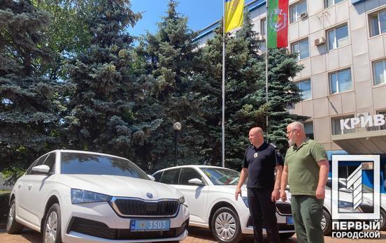На сторожі порядку та спокою містян: у Кривому Розі до дня Нацполіції правоохоронцям передали 10 автівок