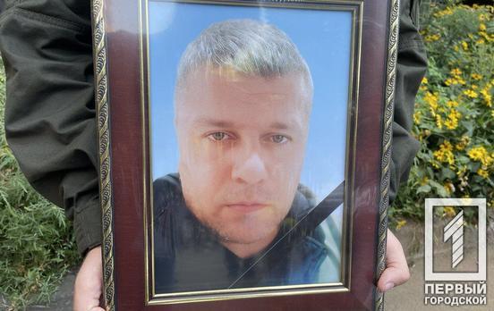 «Він був гаряче серце»: Кривий Ріг простився з полеглим бійцем Валерієм Левіним