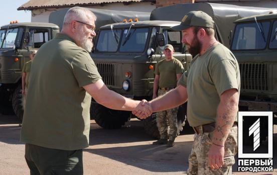 Військові Кривого Рогу отримали від Ради оборони міста чергову партію техніки та високо оцінили системну допомогу керівництва міста нашим захисникам