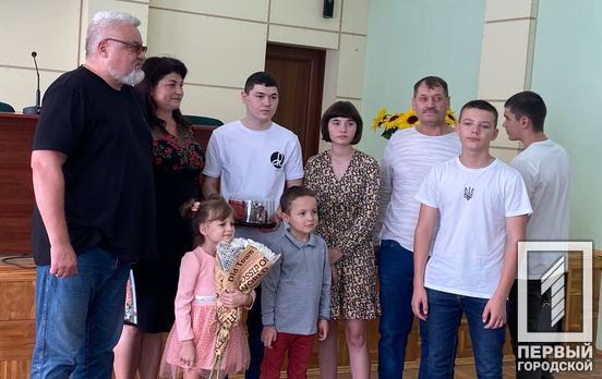 Дитячий біль перетворюється на безмежну любов: у Металургійному районі Кривого Рогу пройшли урочистості до Дня усиновлення