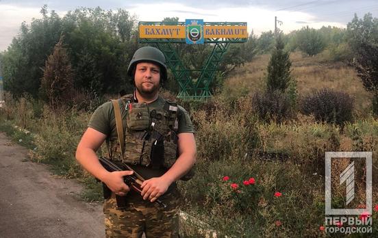 Дістав з-під завалів 6 осіб, підручними засобами фіксував переломи та накладав кровоспинні пов’язки: історія Криворізького поліцейського Костянтина Растемяшина, що пів року  служив у Бахмуті