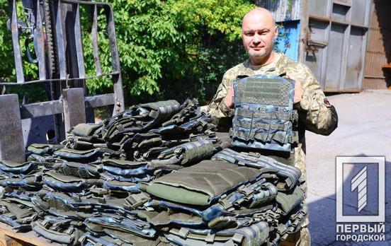 Надійна броня: військовослужбовці отримали 500 одиниць амуніції від Метінвесту