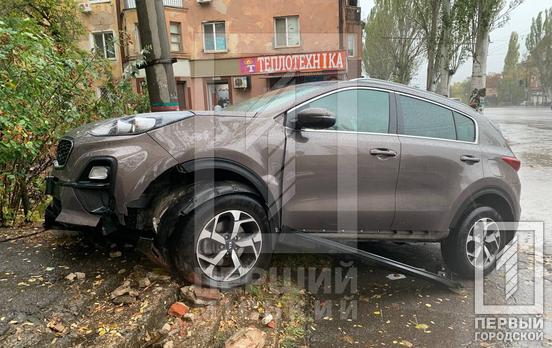 У Покровському районі Кривого Рогу KIA врізався в лівий бік Opel