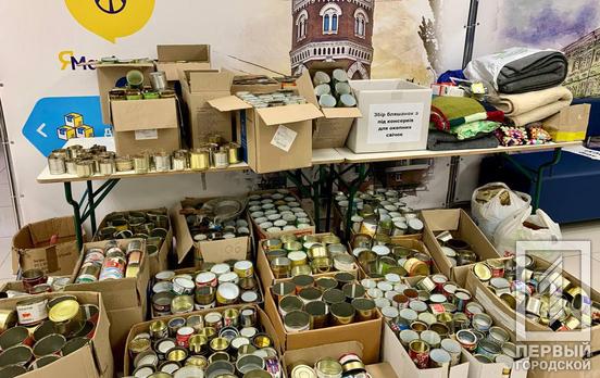 Наші захисники мають бути з теплом: маріупольці та криворіжці назбирали понад тисячу бляшанок для окопних свічок