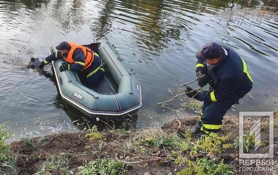 На Криворіжжі рятувальники  дістали з водойми тіло чоловіка