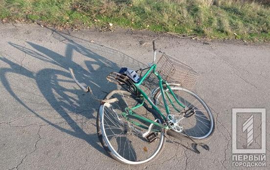 Численні ушкодження та важкий стан: у Криворізькому районі водій фури наїхав на велосипедиста та втік з місця ДТП, за ним вів погоню свідок