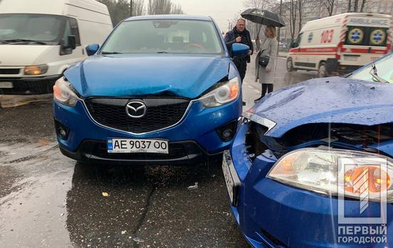 Зустріч двох «синіх»: на проспекті Миру зіштовхнулися Mazda та Chevrolet