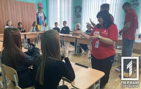 Перекриття нестачі живого спілкування та розкриття особистості: у Кривому Розі волонтери БФ «Слов’янське серце» провели семінари для підлітків для відволікання від військового лихоліття
