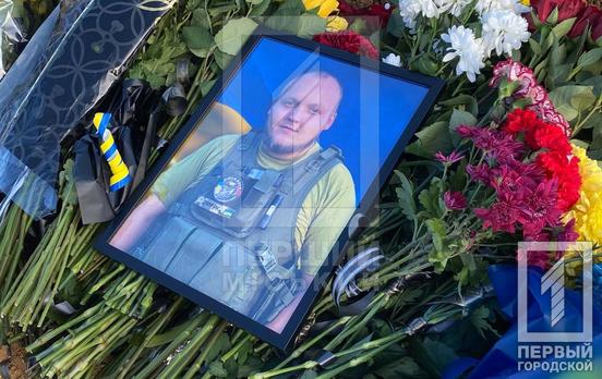 Був працьовитим, наполегливим та дисциплінованим: у Кривому Розі простилися з воїном 93-ї ОМБр «Холоний Яр» Владиславом Дюрінським