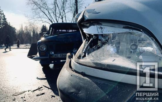 Є постраждалі з черепно-мозковою травмою: у Кривому Розі у ДТП потрапили ВАЗ та Opel