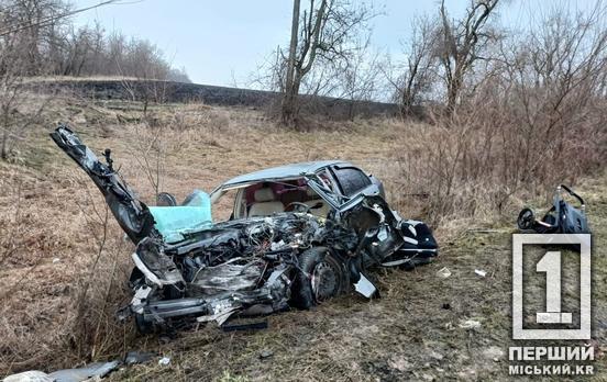 Авто перетворилося у купу металу: на трасі Кривий Ріг – Дніпро сталася ДТП з Geely та MAN