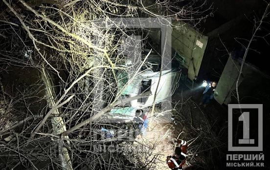 «Втратив керування та дивом уцілів»: у Саксаганському районі Кривого Рогу легковик вилетів з мосту