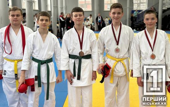 113 медалей у рідну скарбницю: криворіжці вдало виступили на Чемпіонаті області з карате у Дніпрі