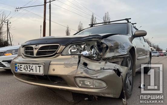 Постраждали тільки автівки: у Кривому Розі на Електричній зіштовхнулися Nissan та Volvo