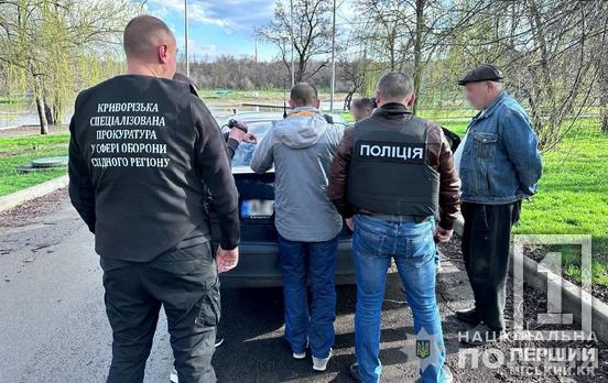 Ціна питання - 2 тисячі доларів: Криворізька прокуратра затримала військового, який обіцяв «організувати» відстрочку