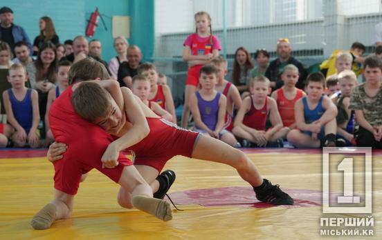 На відкритому Чемпіонаті міста з вільної боротьби юні криворізькі борці та борчині здобули 80 золотих, срібних та бронзових медалей