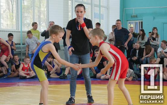 На открытом Чемпионате города по вольной борьбе юные криворожские борцы и борчихи получили 80 золотых, серебряных и бронзовых медалей