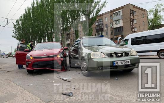 Автівки серйозно пошкоджені: у Кривому Розі на проспекті Металургів сталася ДТП з Kia та Chevrolet
