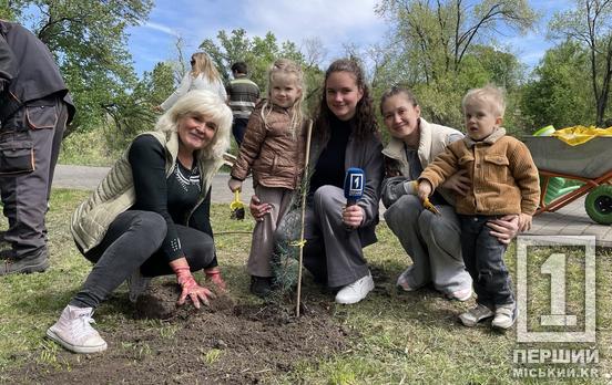 Маленькие цветки в память о маленьких жизнях: в Кривом Роге высадили аллею сакур