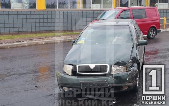 Налетела на бордюр и протаранила джип: в Кривом Роге в ДТП попали Skoda Fabia и Toyota Land Cruiser