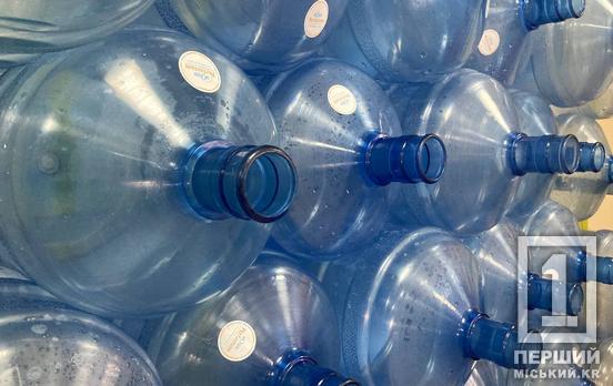 Півтори-дві години на локації та декілька маршрутів: «Кривасводоканал» оприлюднив графік підвезення води у райони, де її тимчасово відключать