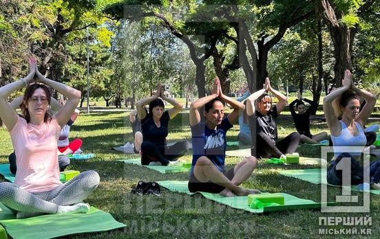 Єднання з зеленим серцем індустріального міста: БО «100% життя» Дніпровський регіон» провела у Кривому Розі йогу просто неба