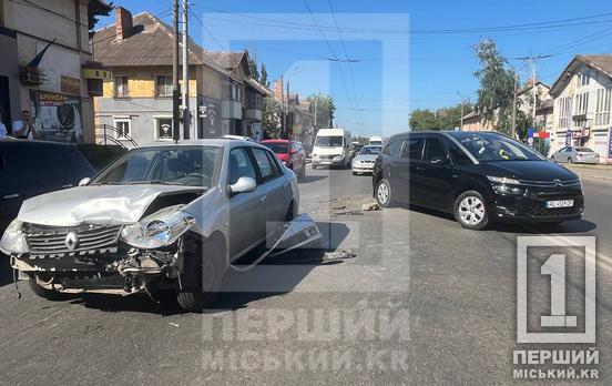 Рухалися до кільця Володимира Великого: у Кривому Розі Renault врізався у Citroen
