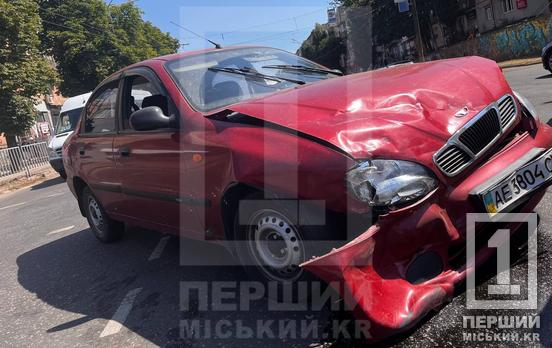 Не працювали світлофори: у Кривому Розі не розминулися Daewoo Lanos та вантажівка Mercedes