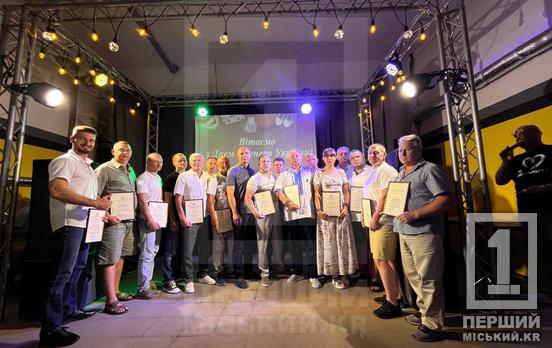 Вони плекають спортивне майбутнє Кривбасу: у Покровському районі міста нагородили тренерів з нагоди професійного свята