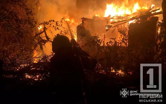 В разных частях Кривого Рога за один вечер сгорели дачный дом и гараж с машиной
