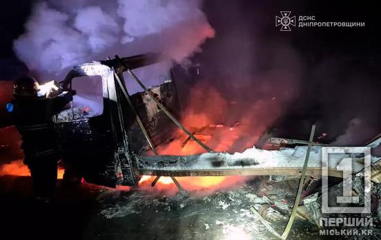 Остался только металлический каркас: на Криворожье сгорел Mercedes-Benz Sprinter