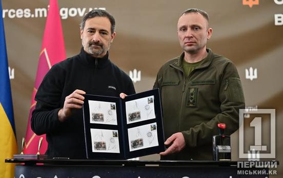 «Безжалостно бьют российских захватчиков и не дают им властвовать ни на земле, ни в небе»: «Укрпочта» выпустила лимитированный набор в честь Сухопутных войск