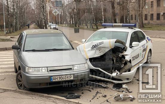 У авто полиции охраны смятый капот: на пересечении Тильги и Мистецкой в ДТП попали ВАЗ и Peugeot